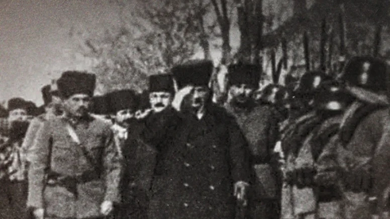 Atatürk'ün Ankara'ya gelişinin 106. yıl dönümü dolayısıyla Özgür Özel mesaj yayımladı