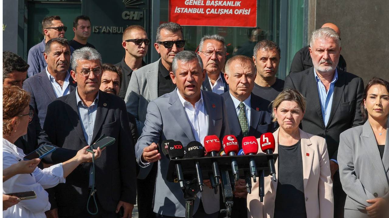 Özgür Özel: 