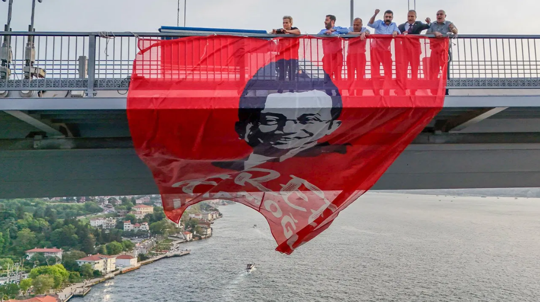 CHP milletvekilleri, Boğaziçi Köprüsü'ne 'İmamoğlu'na özgürlük' pankartı astı