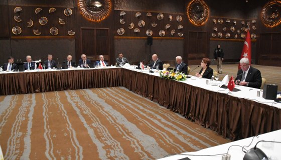 MERAL AKŞENER, BAŞKANLIK DİVANI VE MİLLETVEKİLLERİYLE BİR ARAYA GELDİ